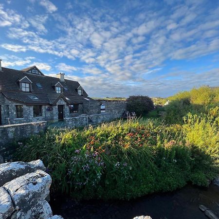 Aille River Tourist Hostel Glamping Doolin Exteriér fotografie