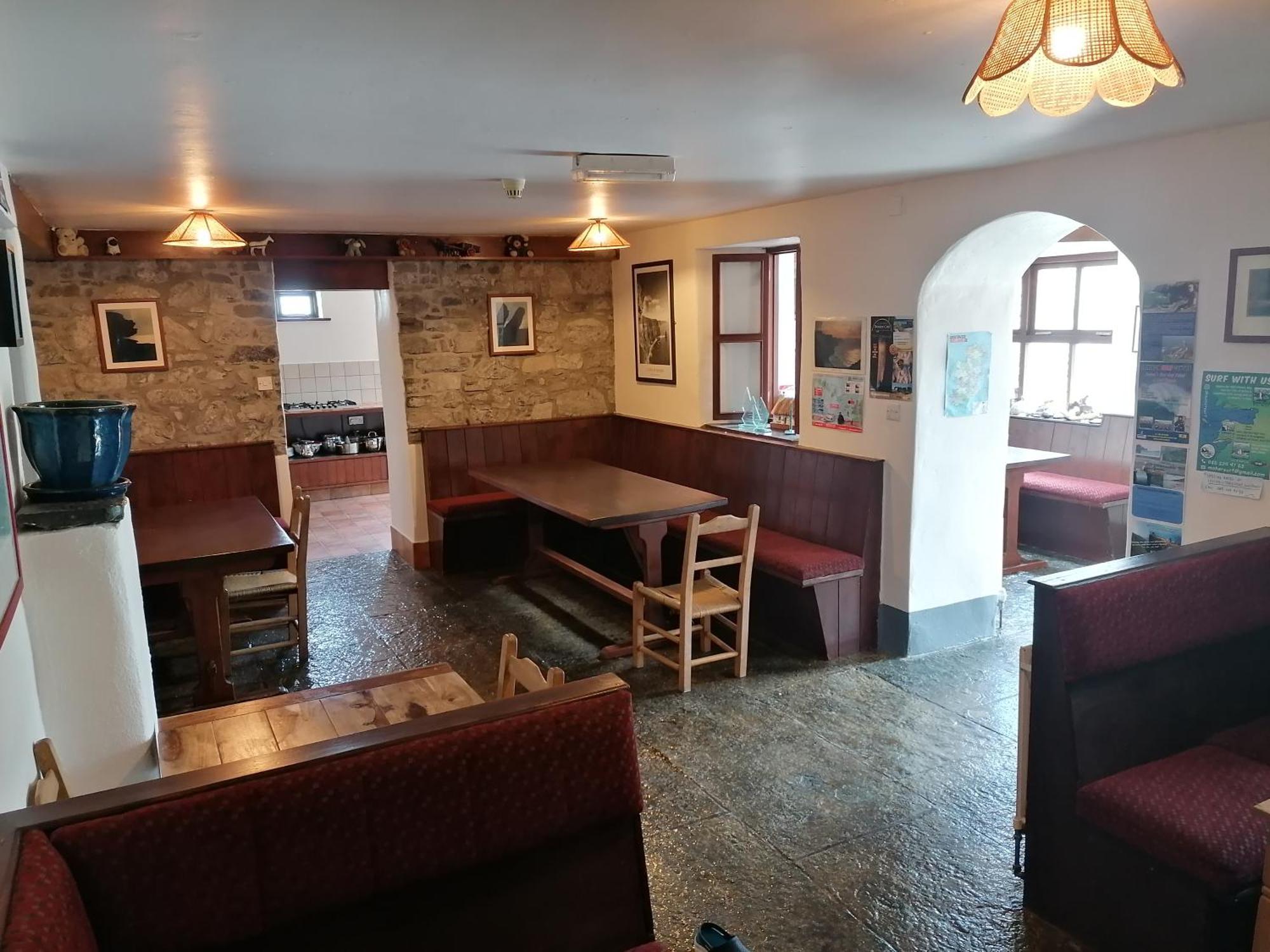 Aille River Tourist Hostel Glamping Doolin Exteriér fotografie